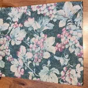 William Sonoma Table Runner Green Grapes Made in Italy 14x90